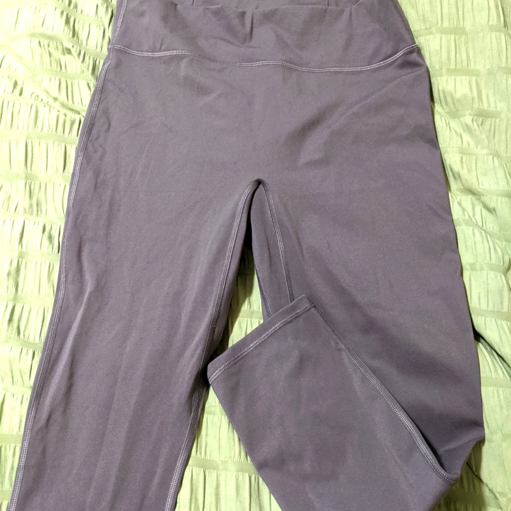 Cropped, like new fabletics leggings!